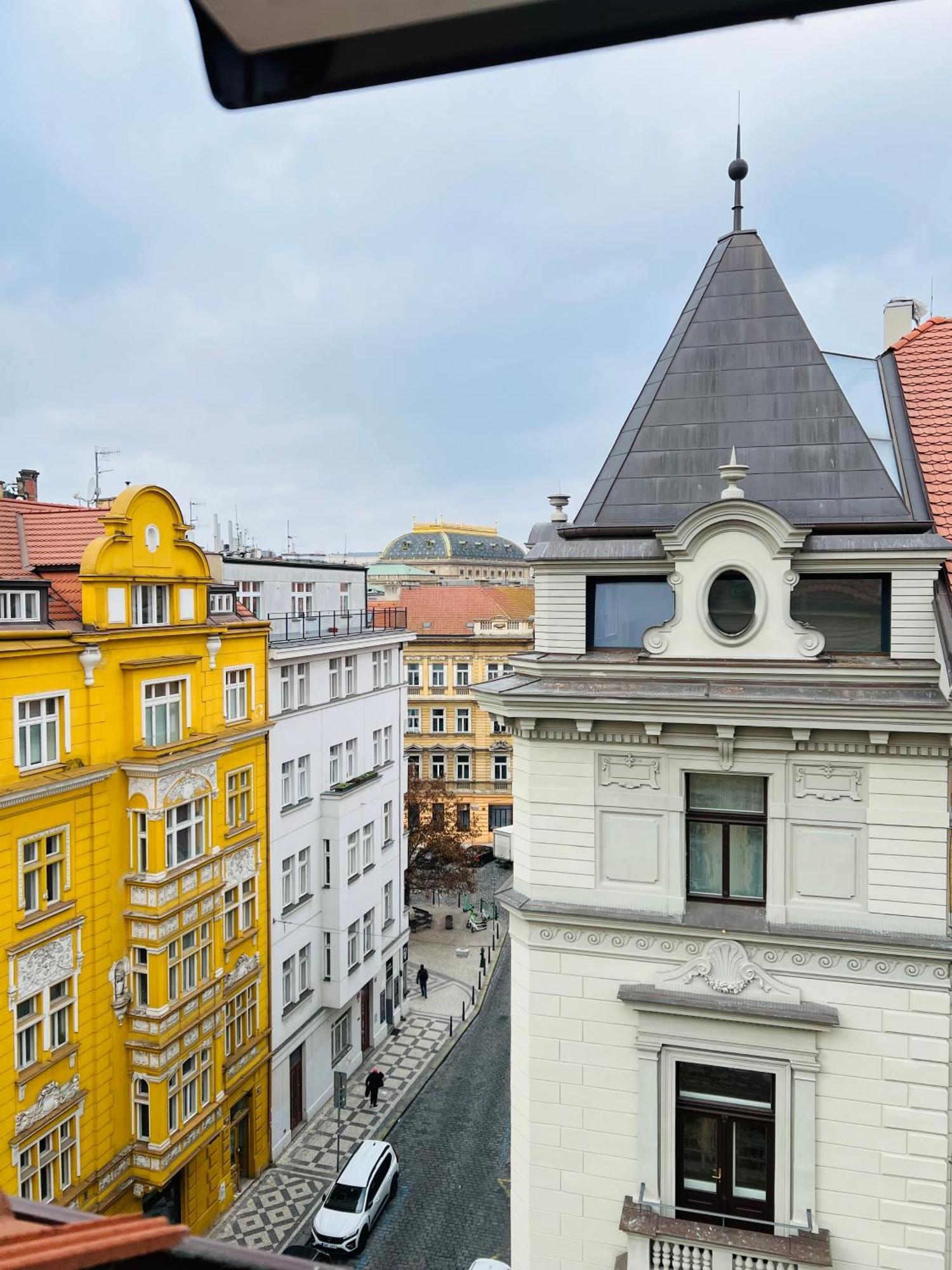 Apartmán Central, Cozy & Stylish With Views Praha
