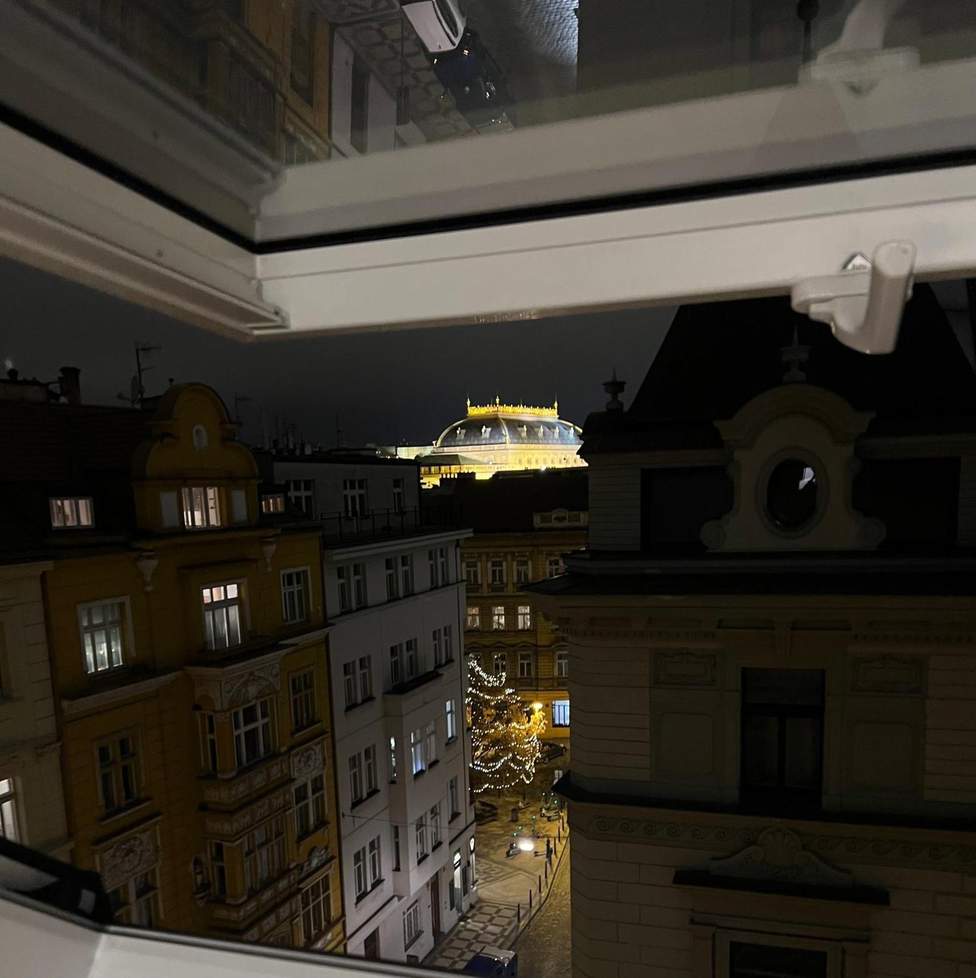 Central, Cozy & Stylish With Views Praha