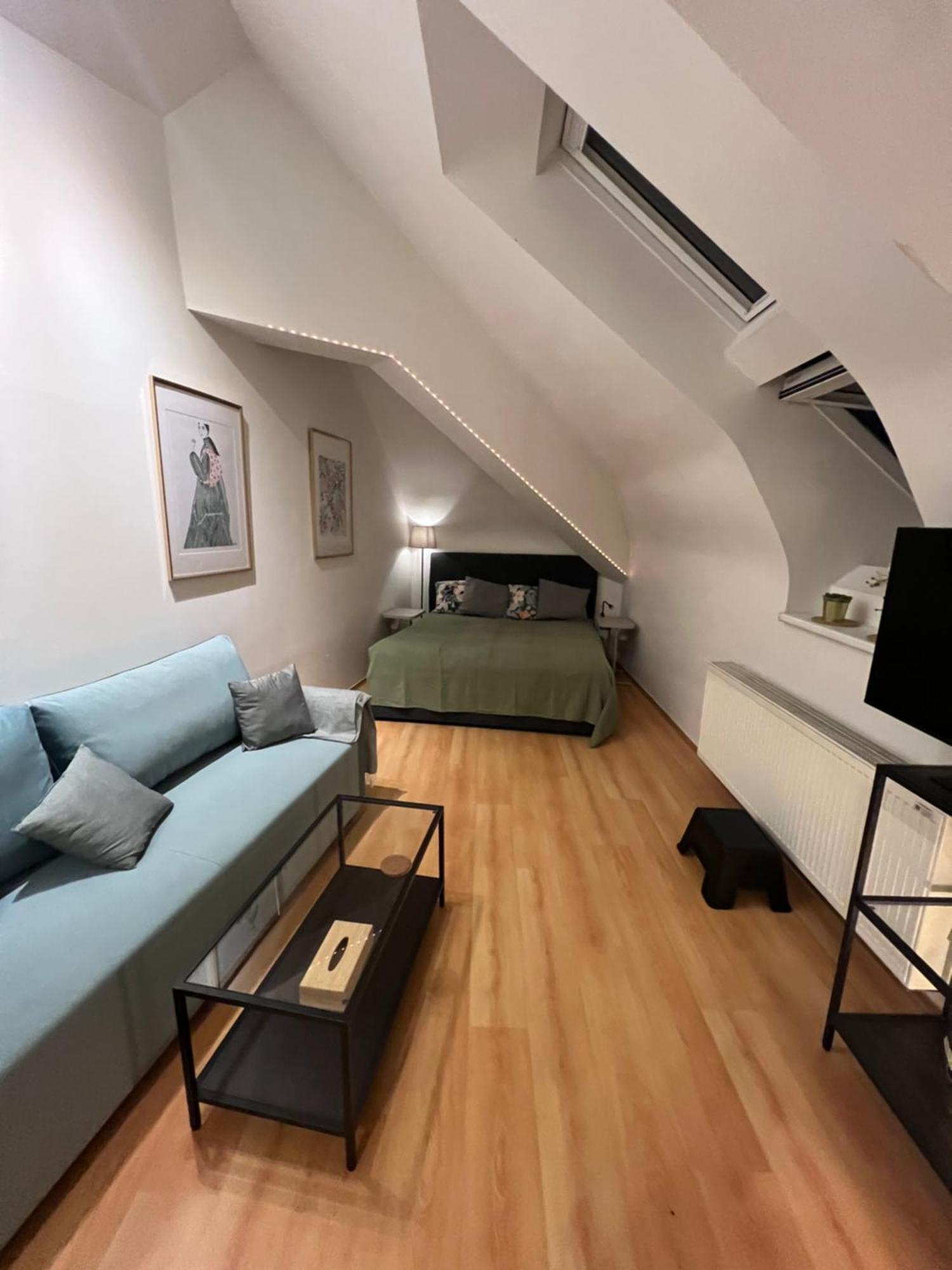 Central, Cozy & Stylish With Views * Praha