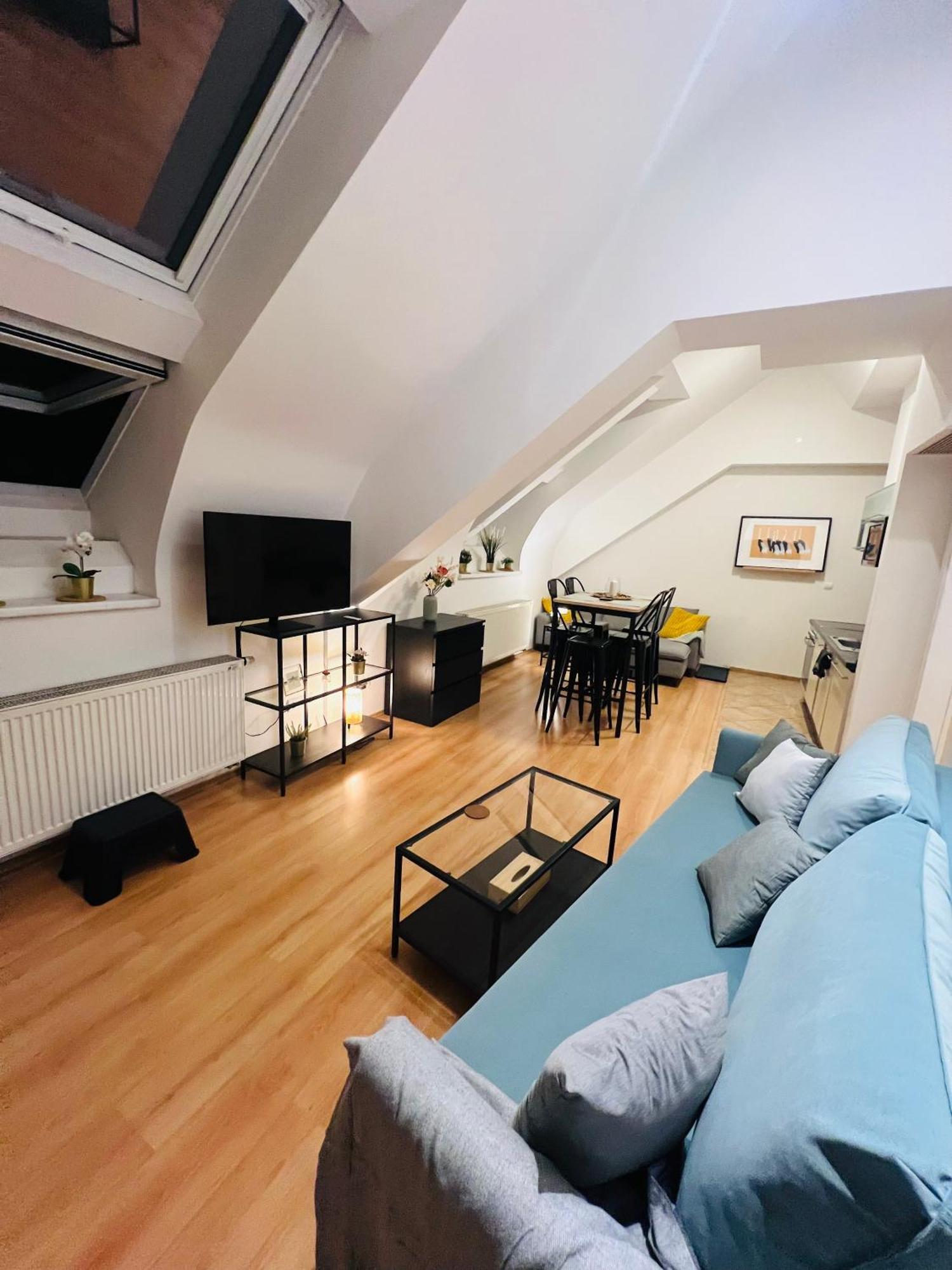 Central, Cozy & Stylish With Views Apartmán