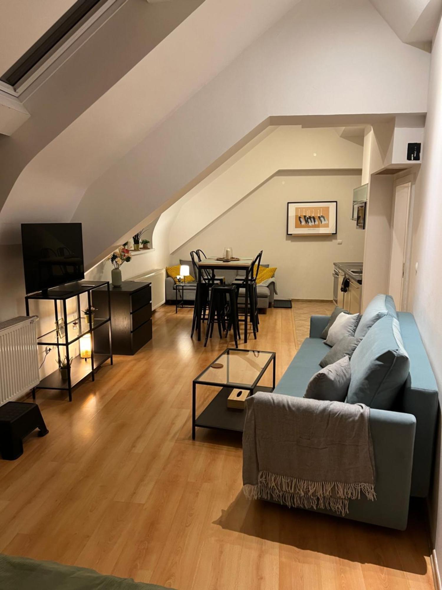 Central, Cozy & Stylish With Views Apartmán