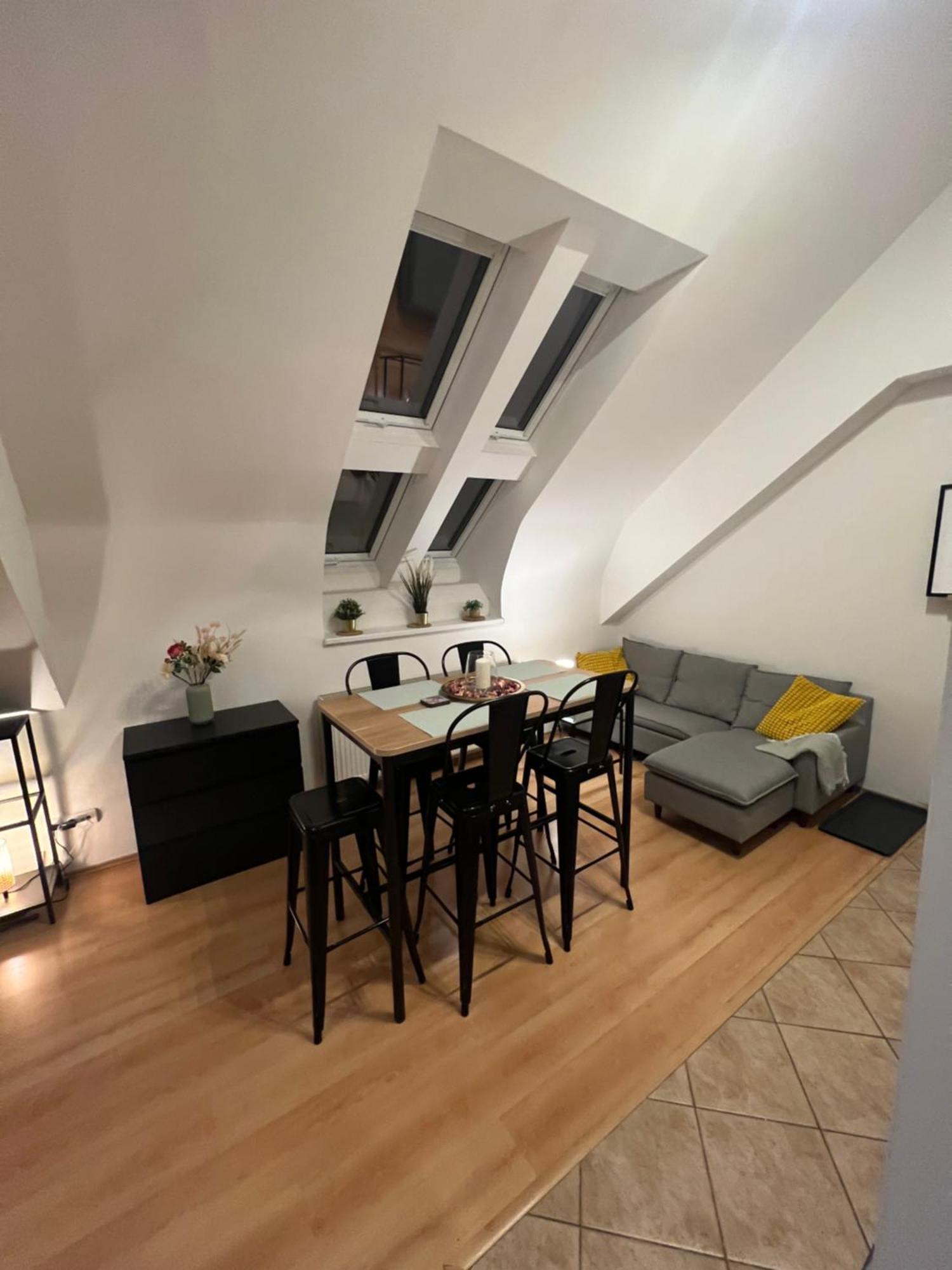 Central, Cozy & Stylish With Views Apartmán *