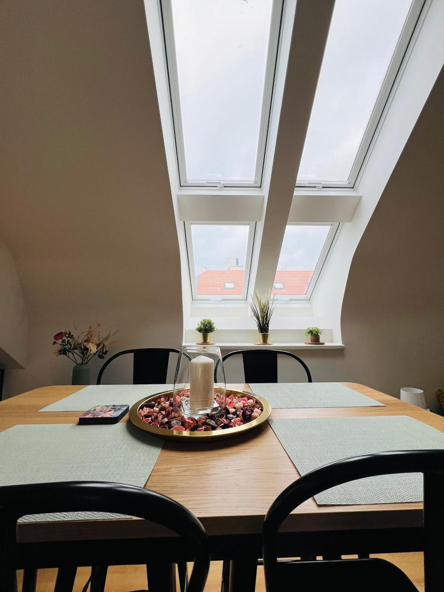 Central, Cozy & Stylish With Views Praha