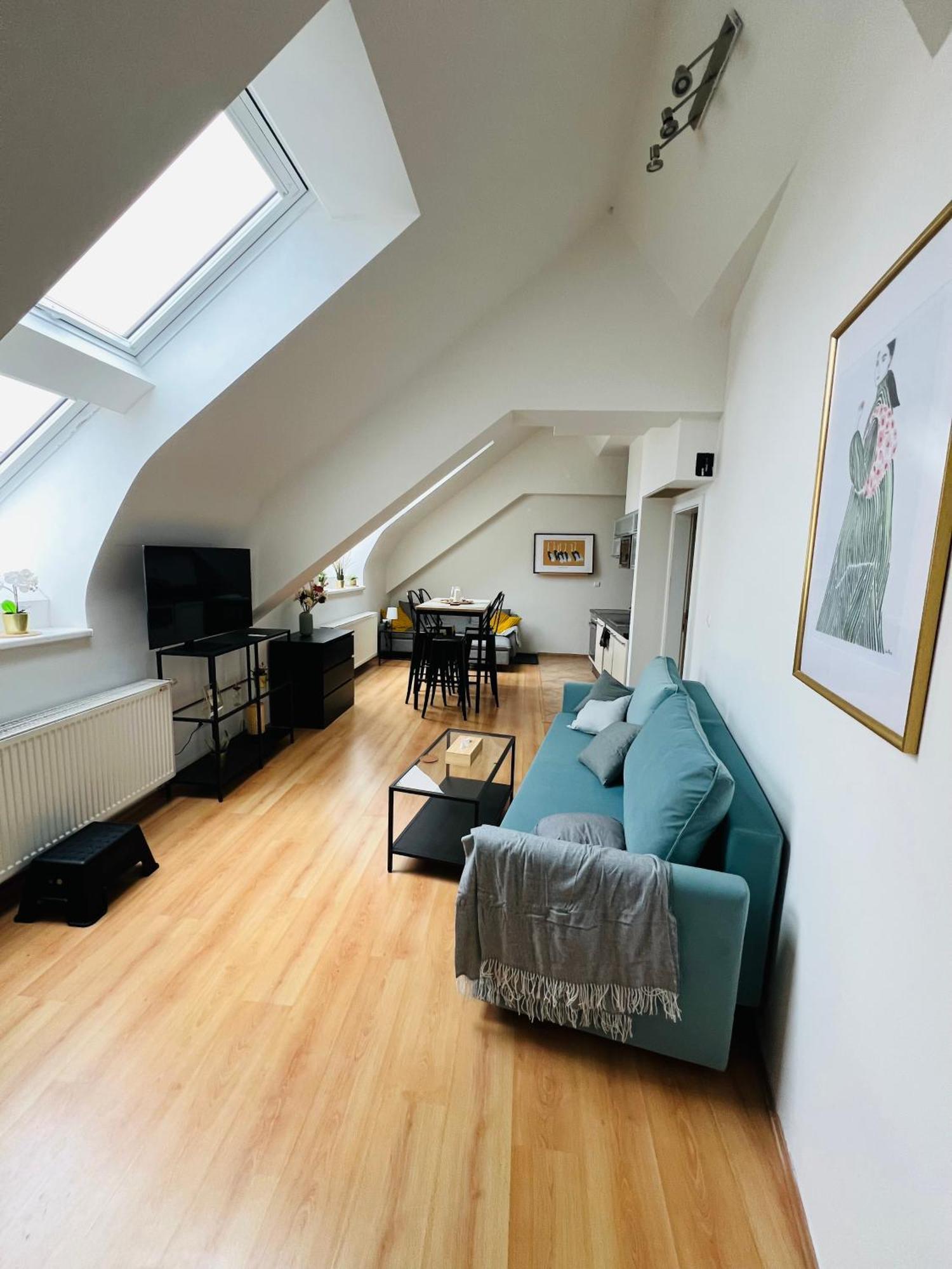 Central, Cozy & Stylish With Views Praha
