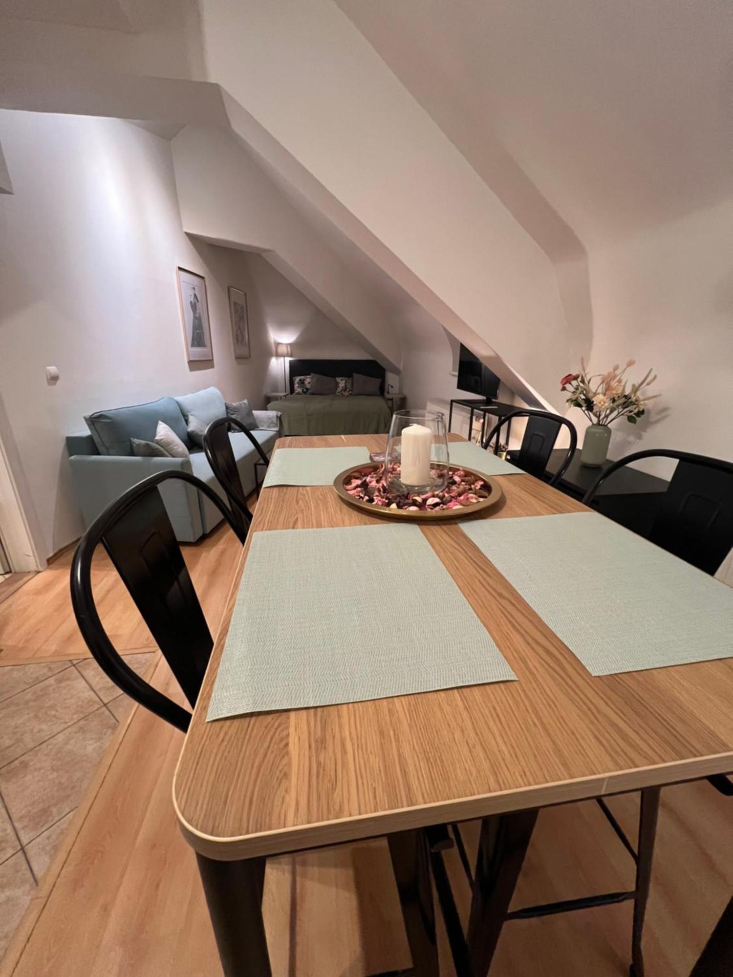 Central, Cozy & Stylish With Views Praha
