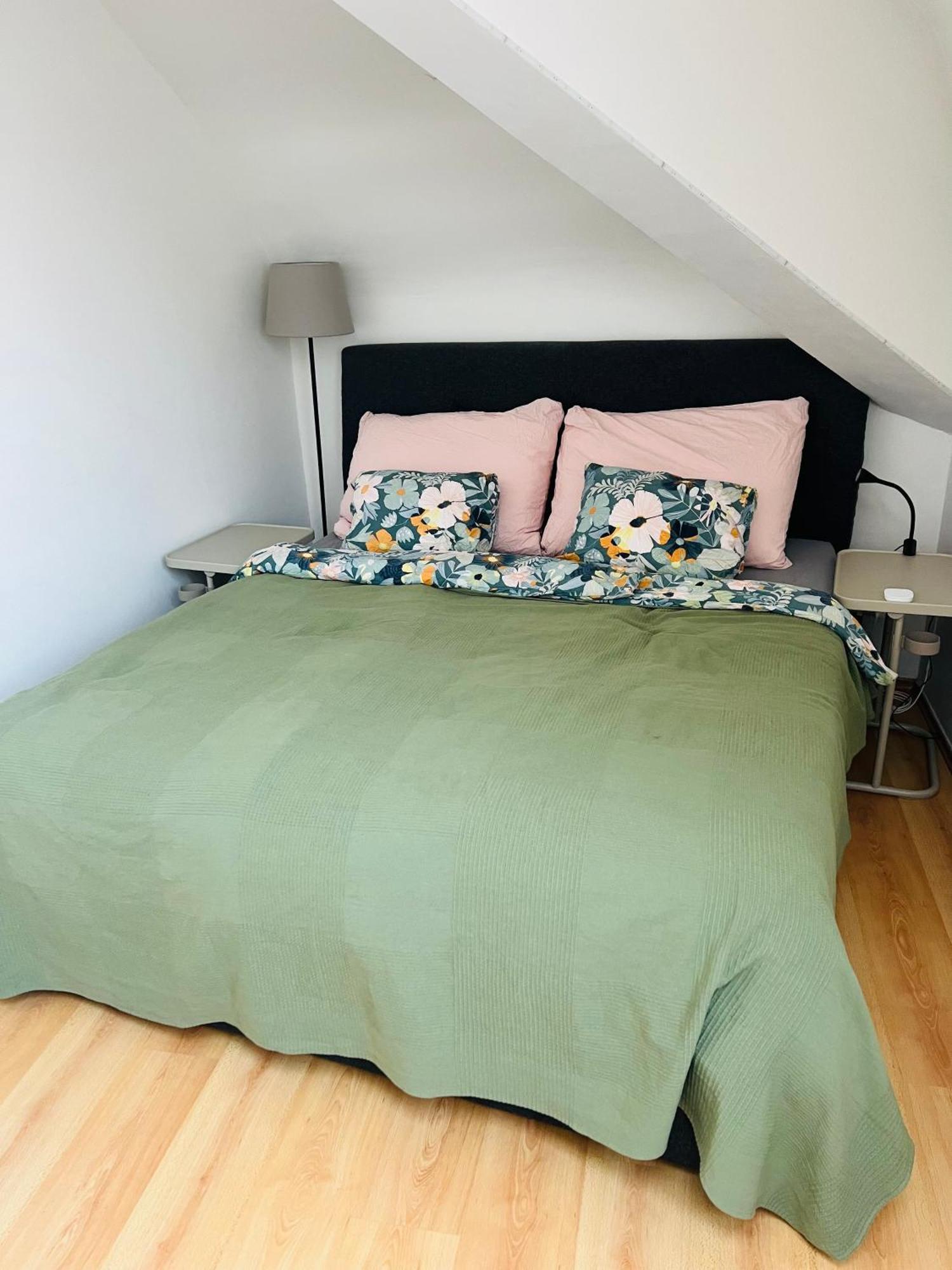 Central, Cozy & Stylish With Views Apartmán