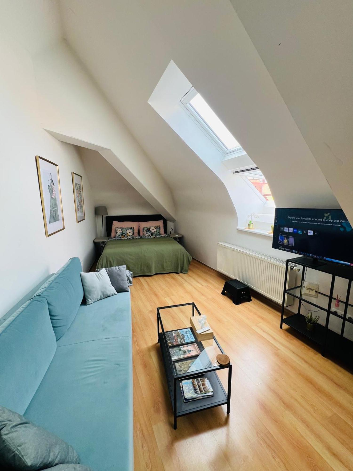 Central, Cozy & Stylish With Views Apartmán